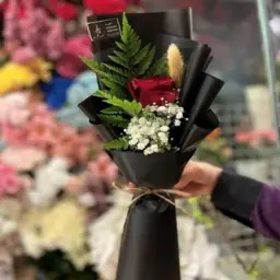تغليف وردة مع إكسسوارات ورد